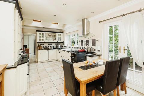 6 Bishops Road, Sutton Coldfield, B73 6HX