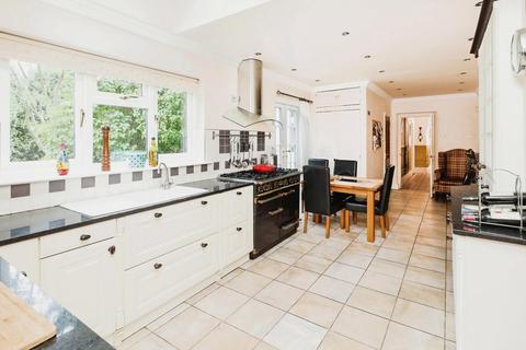 6 Bishops Road, Sutton Coldfield, B73 6HX