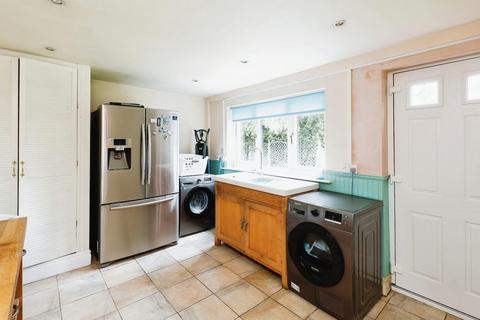 6 Bishops Road, Sutton Coldfield, B73 6HX