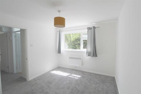 2 bedroom apartment to rent, Woodcote Road, Wallington