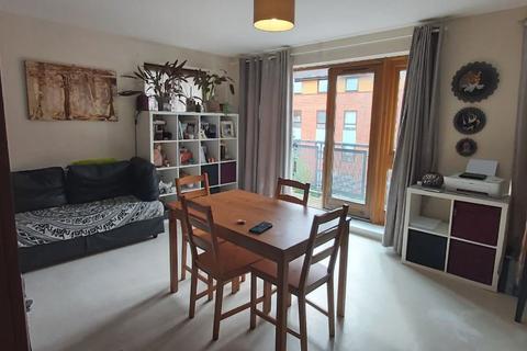 2 bedroom flat to rent, Spottiswood Court