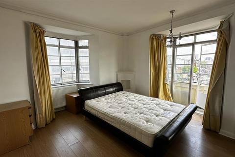 3 bedroom flat for sale, Finchley Road, London NW3