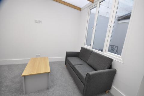 1 bedroom in a house share to rent, Bennington Street Cheltenham