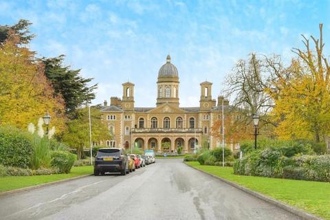 3 bedroom semi-detached house to rent, Royal Drive, London