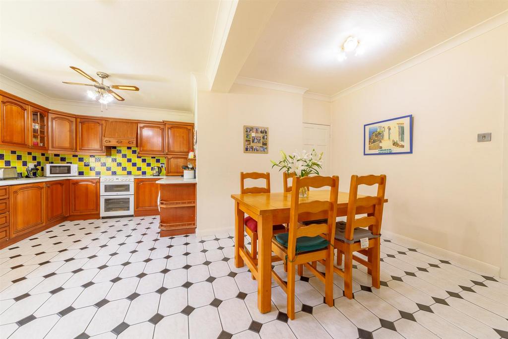Central Park Road, London 5 bed end of terrace house for sale £750,000