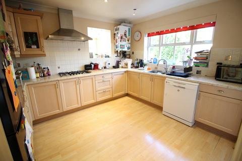 4 bedroom house to rent, Wilcot Close, Oxhey