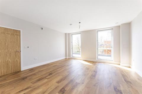 3 bedroom apartment to rent, Boston Road, Hanwell, W7
