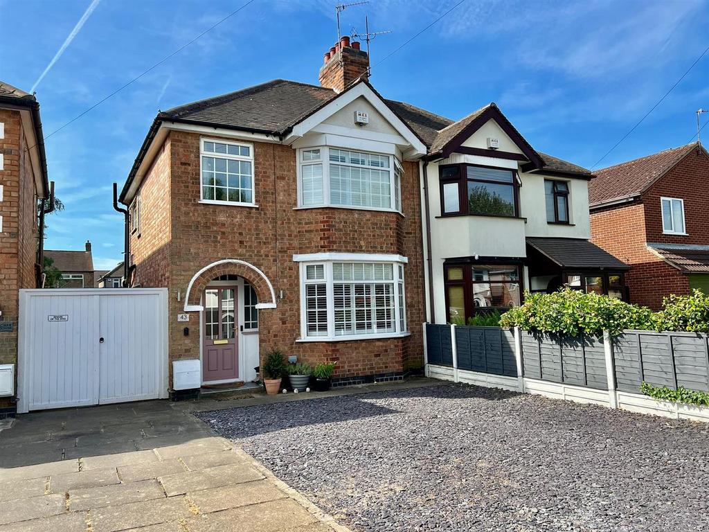 Shanklin Drive, Weddington 3 bed house £1,200 pcm (£277 pw)