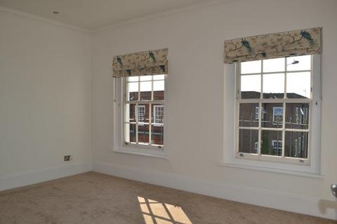 2 bedroom flat to rent, East Street, Farnham GU9