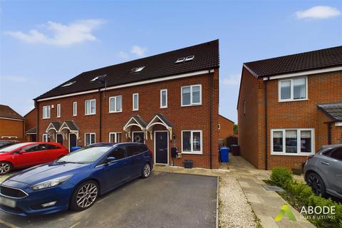 3 bedroom end of terrace house for sale, Gilliver Close, Burton-On-Trent DE14