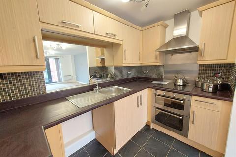 2 bedroom flat for sale, Waterfall House, Waters Edge, Stourport