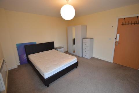 2 bedroom flat to rent, Bishops Corner, Hulme M15