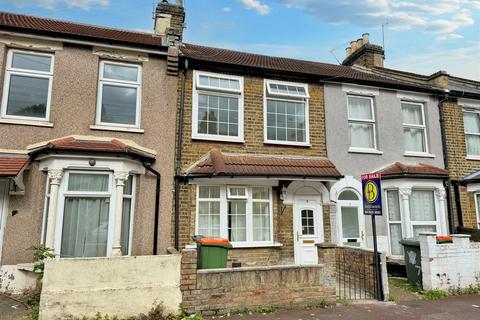 2 bedroom terraced house for sale, Worcester Road, London