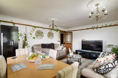 68 Ramney Drive, Enfield, EN3 6DU