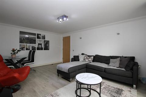 2 bedroom apartment for sale, Green Lanes, London