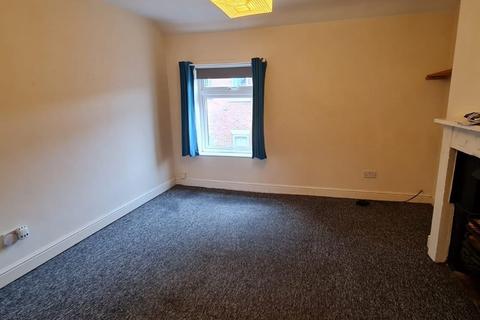 2 bedroom flat to rent, Park Street, Congelton