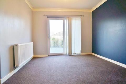 4 bedroom semi-detached house to rent, Houghton Avenue, Knottingley