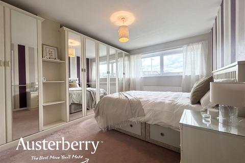3 bedroom townhouse for sale, Heyburn Crescent, Stoke-On-Trent ST6
