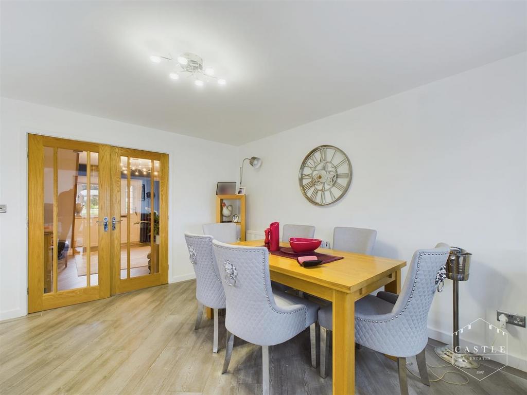 OPEN PLAN LIVING KITCHEN   Dining Area