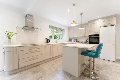 4 Chetland Croft, Solihull, B92 0PT
