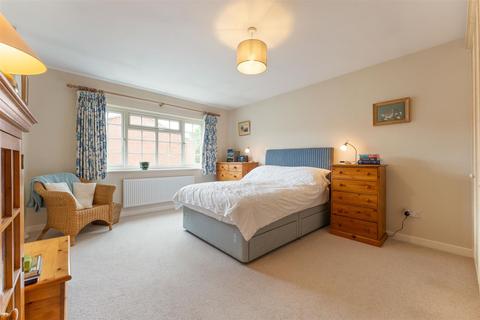 4 Chetland Croft, Solihull, B92 0PT