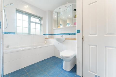4 Chetland Croft, Solihull, B92 0PT