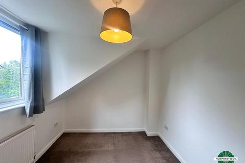 2 bedroom house to rent, Connaught Road, London