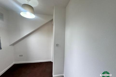 2 bedroom house to rent, Connaught Road, London