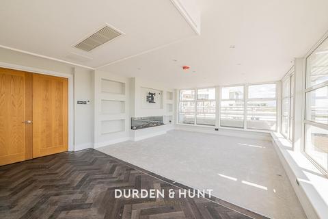 3 bedroom apartment for sale, Barrier Point Road, London E16