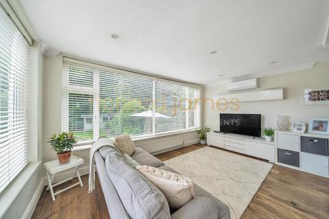 51 Uphill Grove, London, NW7 4NH