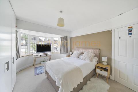 51 Uphill Grove, London, NW7 4NH