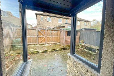 2 bedroom end of terrace house to rent, Marina Crescent, Skipton