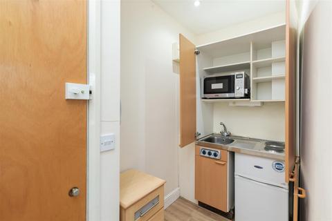 1 bedroom flat to rent, Cheniston Gardens, London W8