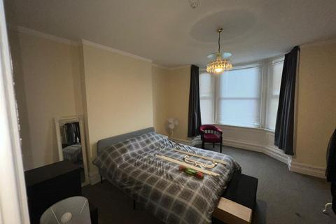2 bedroom flat to rent, 212 Buxton Road, Stockport SK2