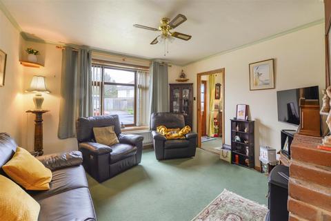 3 bedroom semi-detached house for sale, Dowgate Close, Tonbridge