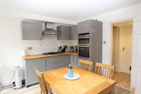 4 bedroom townhouse to rent, Cyril Bell Close, Lymm
