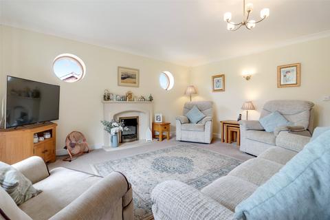 3 bedroom bungalow for sale, Latham Court, Bideford, Devon, EX39