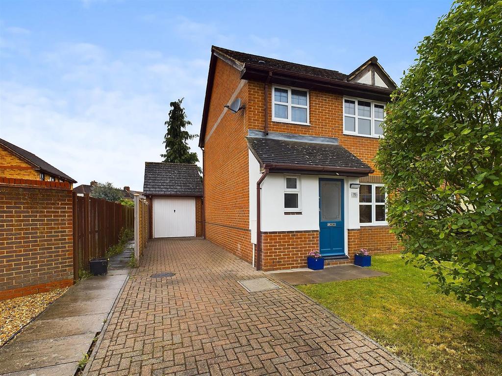 Elliott Avenue, Ruislip HA4 3 bed semidetached house £2,250 pcm (£519 pw)