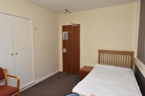 House share to rent, Martindale Court,. Redlands Road