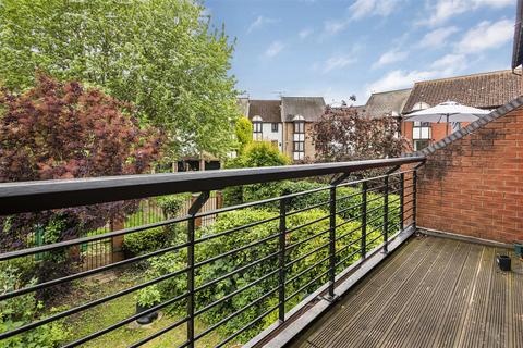 3 bedroom townhouse for sale, Heron Island, Caversham, Reading