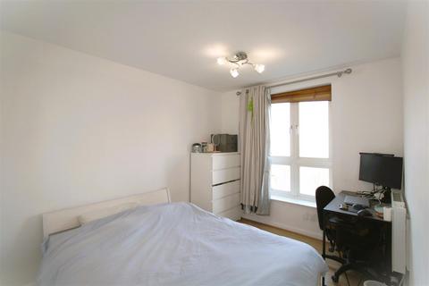 2 bedroom apartment to rent, Garter Way, London