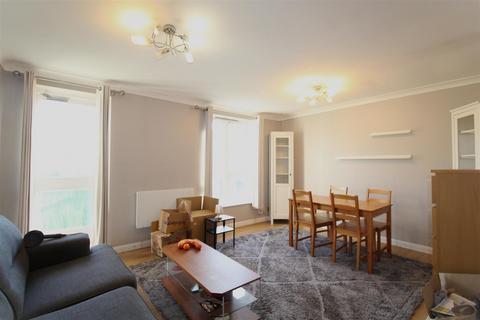 2 bedroom apartment to rent, Garter Way, London