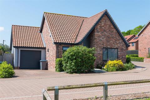 2 bedroom detached bungalow for sale, Goldsmiths, Woodbridge IP13