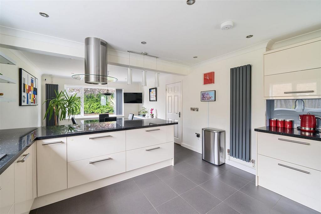 East Coker, Yeovil 4 bed detached house for sale £500,000