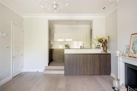 2 bedroom flat for sale, Frognal, Hampstead, London, NW3
