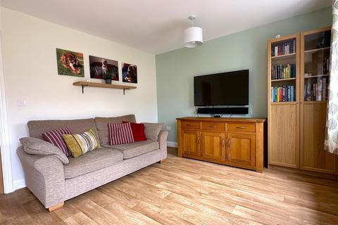 3 bedroom end of terrace house for sale, Milbourne Way, Chippenham