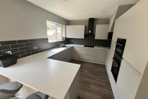 3 bedroom semi-detached house for sale, Lindadale Avenue, Accrington