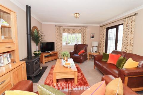 2 bedroom detached bungalow for sale, Holywell Road, Alford