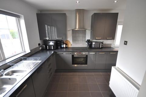 16 The Oval, Dunscroft, Doncaster, DN7 4EE
