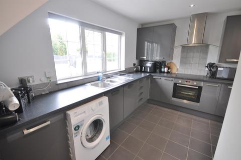 16 The Oval, Dunscroft, Doncaster, DN7 4EE